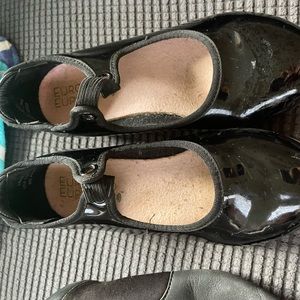 Girls black tap shoes